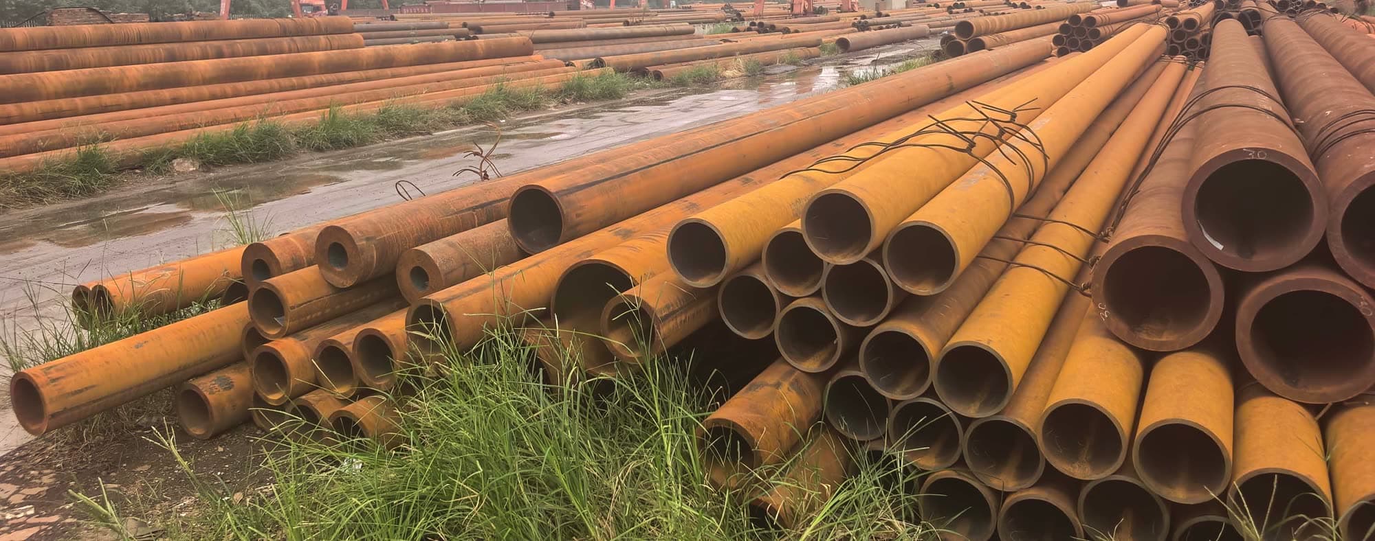 Hengsheng stockyard with gantry cranes and seamless pipe bundles